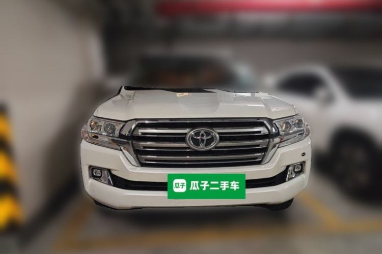 Used Toyota Land Cruiser 2018 5.7 EX-R Middle East Front
