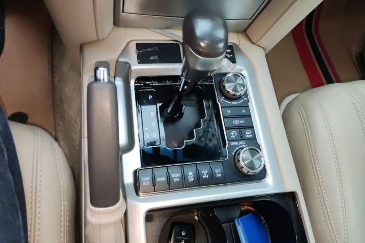 Used Toyota Land Cruiser 2018 5.7L VX-R Lifted Middle East Version Gear Lever