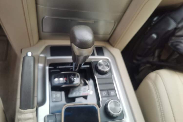 Used Toyota Land Cruiser 2018 4.0L GX-R Gasoline 7-Seater Middle East Gear Lever