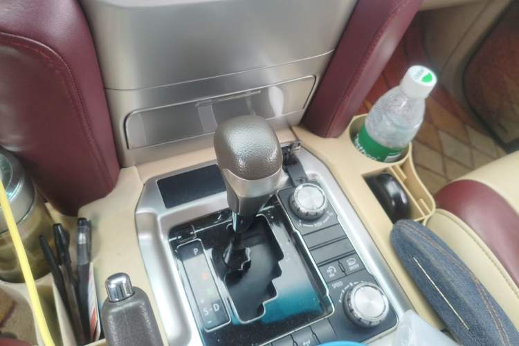 Used Toyota Land Cruiser 2018 4.0 GX-R Eight Cylinders No Winch Outboard Mount Middle East Gear Lever