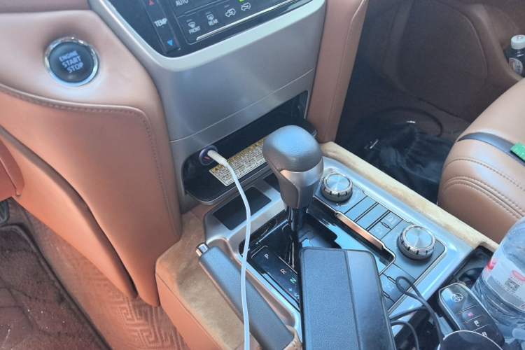 Used Toyota Land Cruiser 2018 4.0 GX-R Eight Cylinders No Winch Outboard Mount Middle East Gear Lever