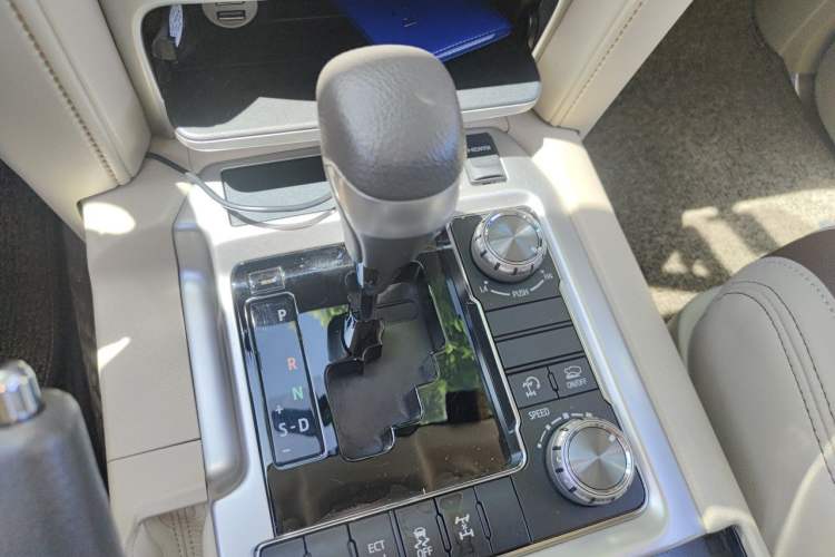Used Toyota Land Cruiser 2018 4.0L GX-R Gasoline 7-Seater Middle East Gear Lever
