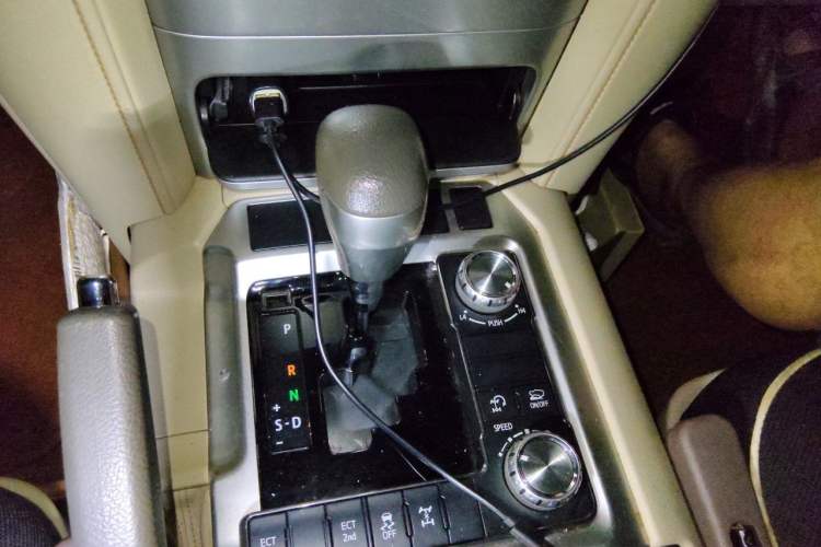 Used Toyota Land Cruiser 2018 4.0L GX-R Gasoline 7-Seater Middle East Gear Lever