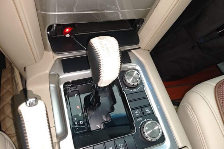 Used Toyota Land Cruiser 2018 4.0L GX-R Gasoline 7-Seater Middle East Gear Lever
