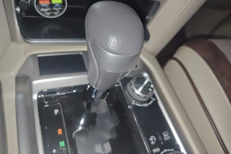 Used Toyota Land Cruiser 2018 4.0L GX-R Gasoline 7-Seater Middle East Gear Lever