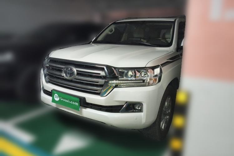 Used Toyota Land Cruiser Toyota Land Cruiser, 2018 model, 5.7L, automatic, 7 seats Guazi used car, China used car export, Used car for sale, Used Toyota cars, Cheapest cars for sale