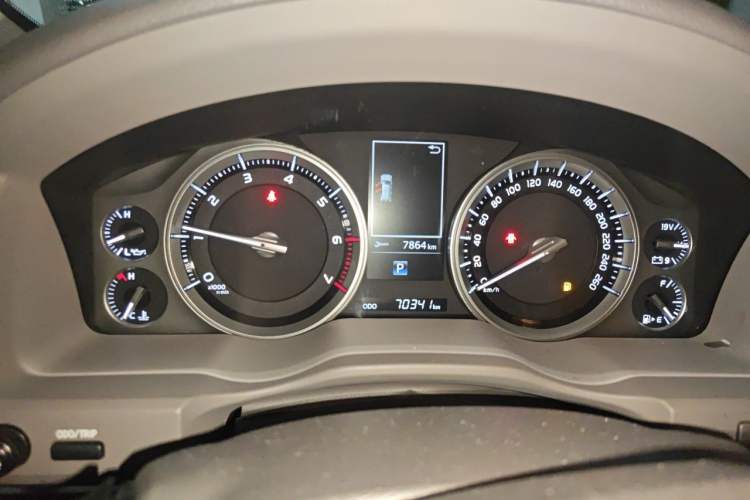 Used Toyota Land Cruiser 2018 5.7 EX-R Middle East Instrument Cluster