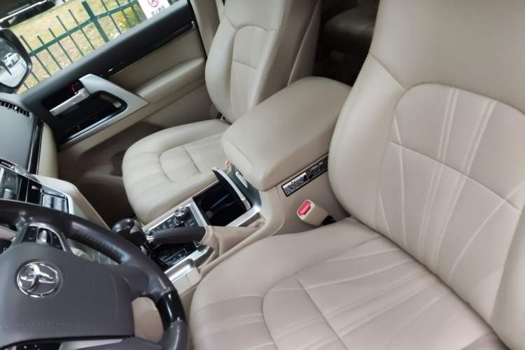 Used Toyota Land Cruiser 2018 5.7L VX-R Lifted Middle East Version Left Front Seat