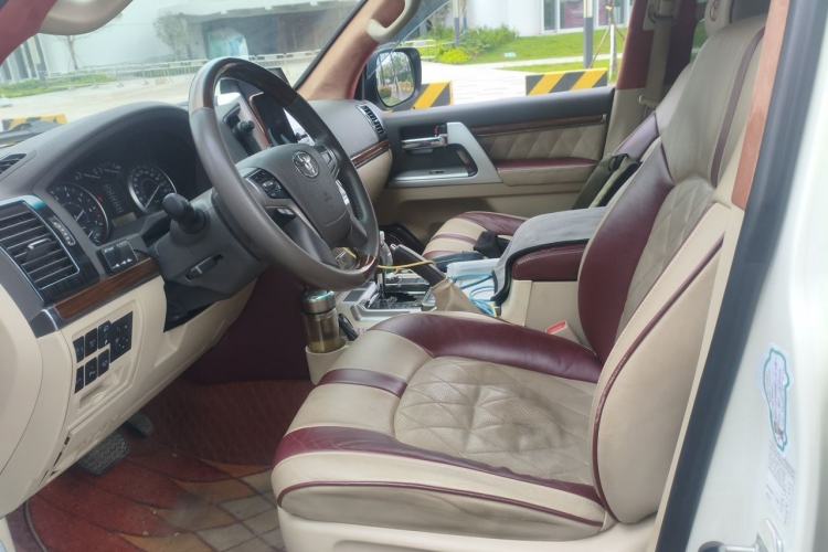 Used Toyota Land Cruiser 2018 4.0 GX-R Eight Cylinders No Winch Outboard Mount Middle East Left Front Seat