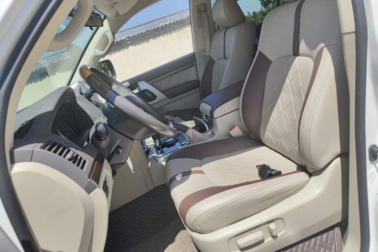 Used Toyota Land Cruiser 2018 4.0L GX-R Gasoline 7-Seater Middle East Left Front Seat