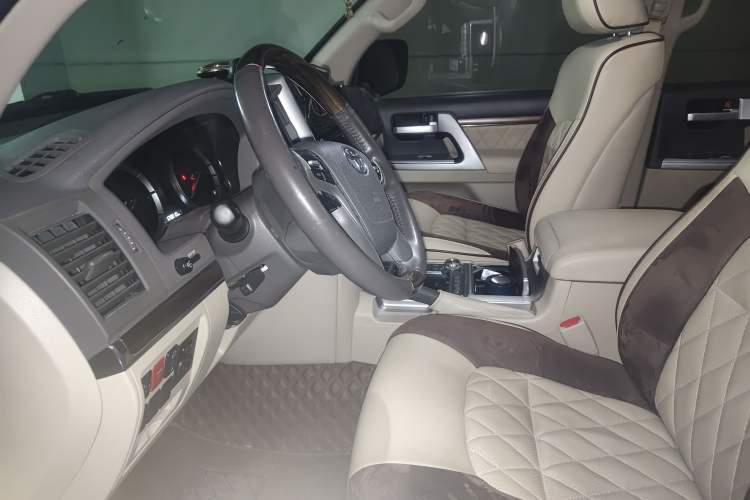 Used Toyota Land Cruiser 2018 4.0L GX-R Gasoline 7-Seater Middle East Left Front Seat