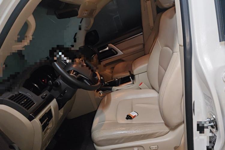 Used Toyota Land Cruiser 2018 5.7 EX-R Middle East Left Front Seat