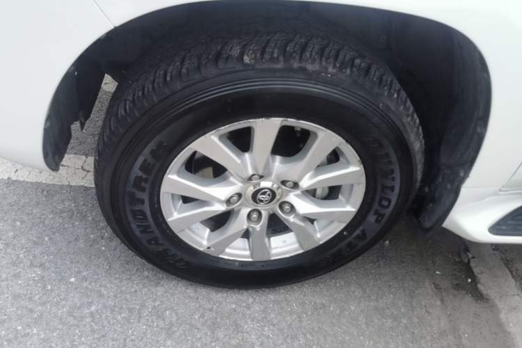 Used Toyota Land Cruiser 2018 4.0L GX-R Gasoline 7-Seater Middle East Left Front Wheel Hub