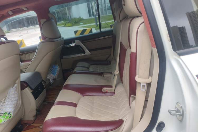Used Toyota Land Cruiser 2018 4.0 GX-R Eight Cylinders No Winch Outboard Mount Middle East Left Rear Seat
