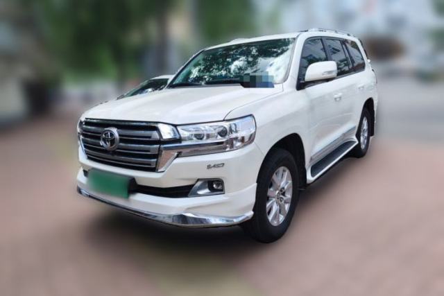 Used Toyota Land Cruiser Toyota Land Cruiser 4.6, seven-seater, parallel import
