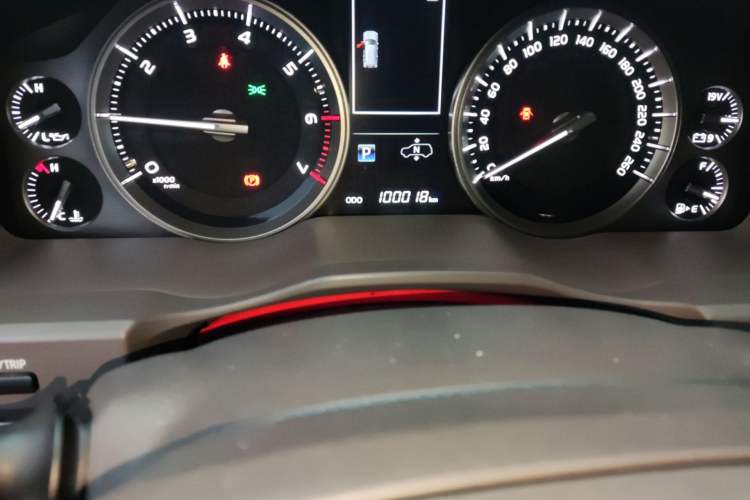 Used Toyota Land Cruiser 2018 5.7L VX-R Lifted Middle East Version Odometer Close Up