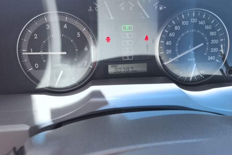 Used Toyota Land Cruiser 2018 4.0 GX-R Eight Cylinders No Winch Outboard Mount Middle East Odometer Close Up