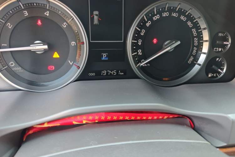 Used Toyota Land Cruiser 2018 5.7L VX-R Middle East Odometer Close Up