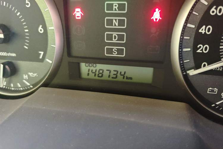 Used Toyota Land Cruiser 2018 4.0 Iron-Wheel Refrigerator Basic Version with No Electric Base Middle East Market Odometer Close Up