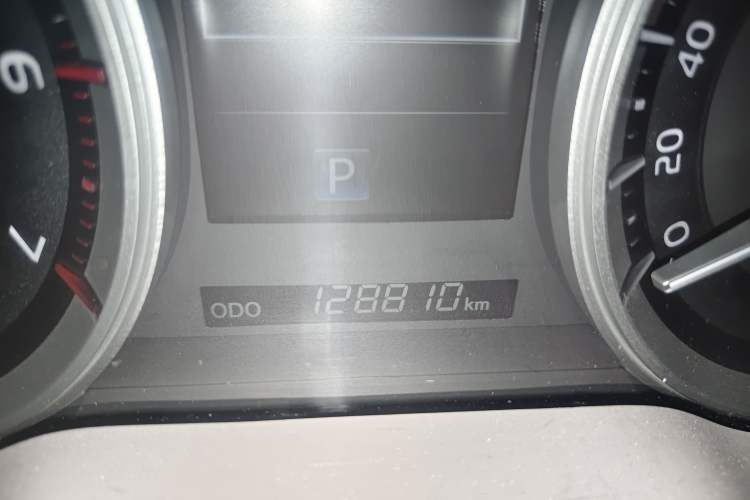 Used Toyota Land Cruiser 2018 4.0L GX-R Gasoline 7-Seater Middle East Odometer Close Up