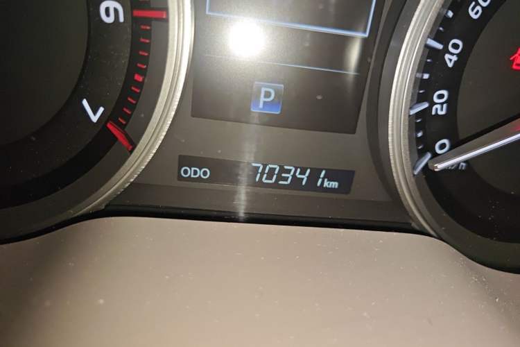 Used Toyota Land Cruiser 2018 5.7 EX-R Middle East Odometer Close Up