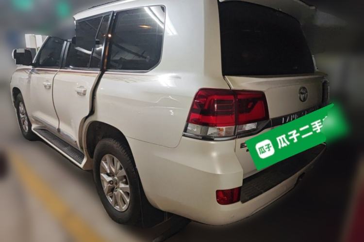 Used Toyota Land Cruiser 2018 5.7 EX-R Middle East Rear Left 45 Deg
