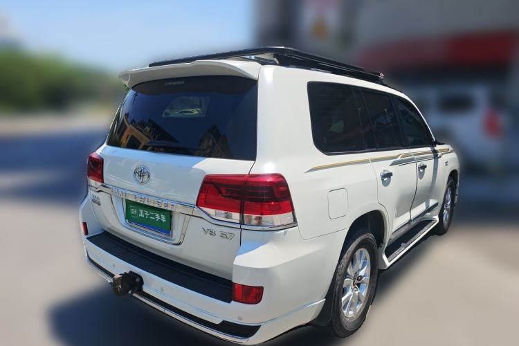 Used Toyota Land Cruiser 2018 5.7L VX-R Middle East Rear Right 45 Deg