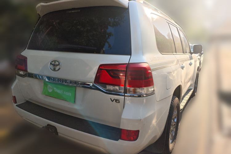 Used Toyota Land Cruiser 2018 4.0 Iron-Wheel Refrigerator Basic Version with No Electric Base Middle East Market Rear Right 45 Deg