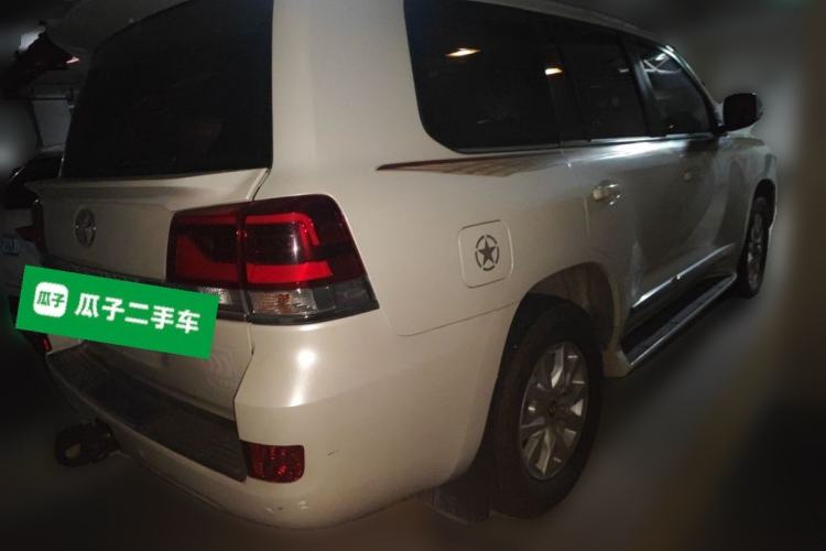 Used Toyota Land Cruiser 2018 5.7 EX-R Middle East Rear Right 45 Deg
