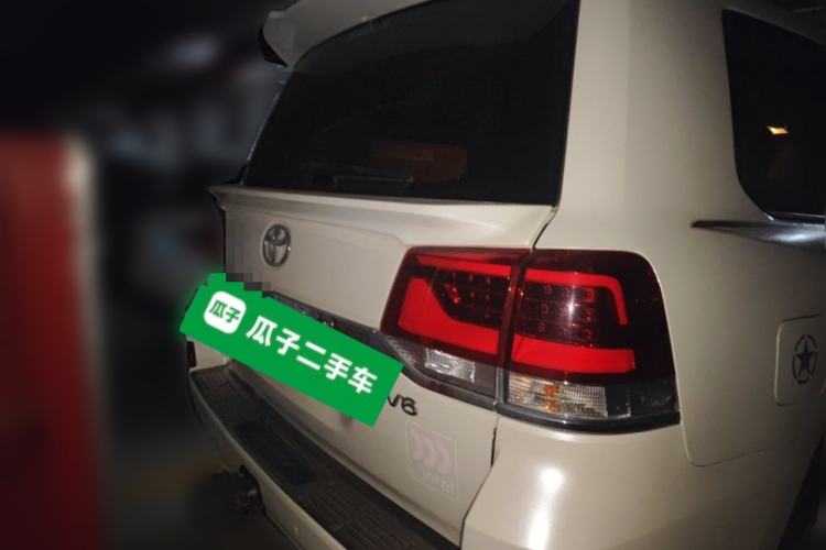 Used Toyota Land Cruiser 2018 5.7 EX-R Middle East Rear