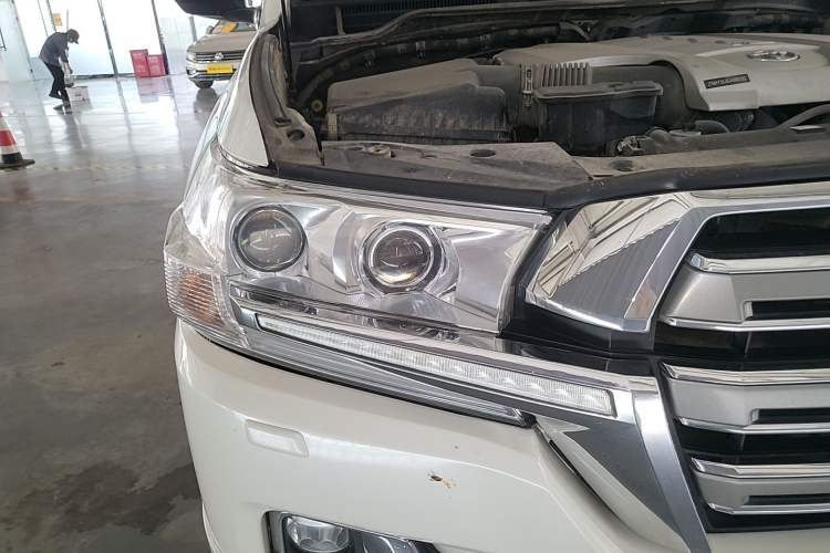 Used Toyota Land Cruiser  Right Front Headlight
