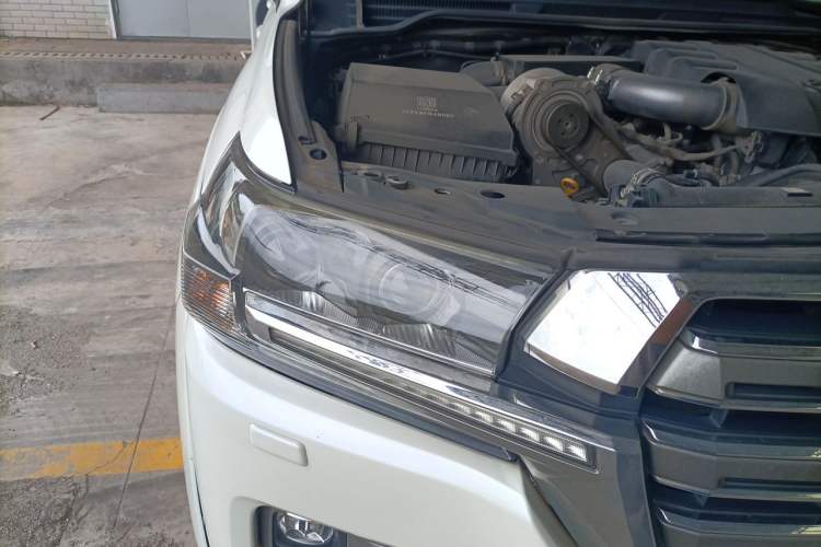 Used Toyota Land Cruiser  Right Front Headlight