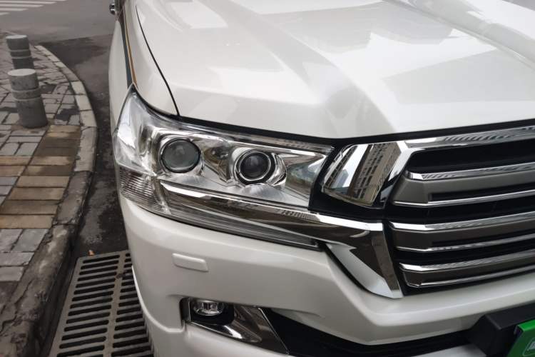 Used Toyota Land Cruiser 2018 5.7L VX-R Lifted Middle East Version Right Front Headlight