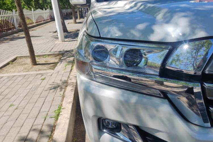 Used Toyota Land Cruiser  Right Front Headlight