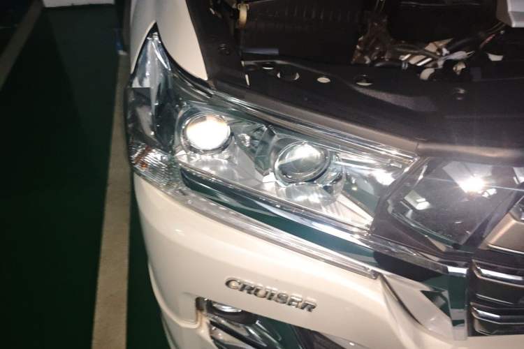 Used Toyota Land Cruiser  Right Front Headlight