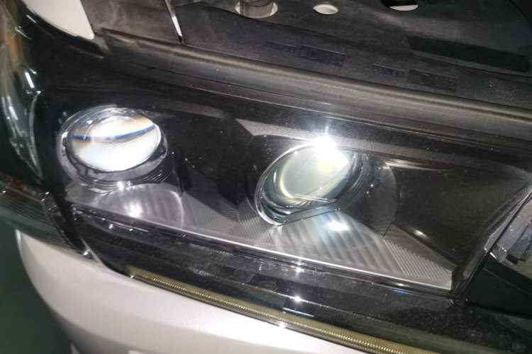 Used Toyota Land Cruiser  Right Front Headlight