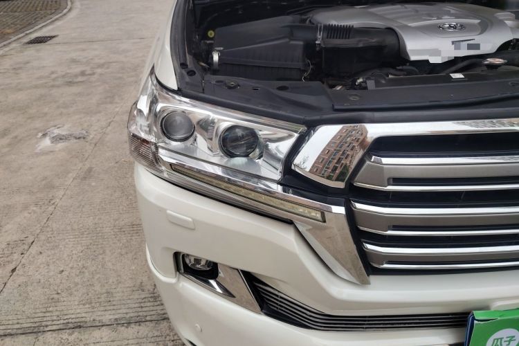 Used Toyota Land Cruiser  Right Front Headlight