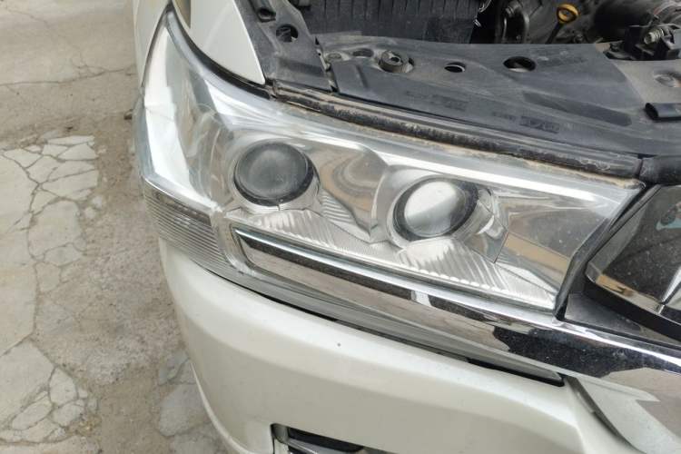 Used Toyota Land Cruiser  Right Front Headlight