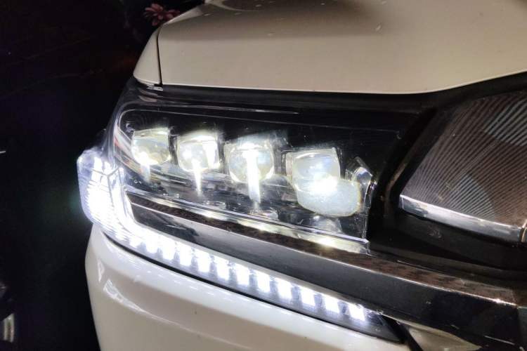 Used Toyota Land Cruiser  Right Front Headlight