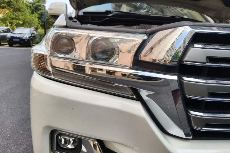 Used Toyota Land Cruiser  Right Front Headlight