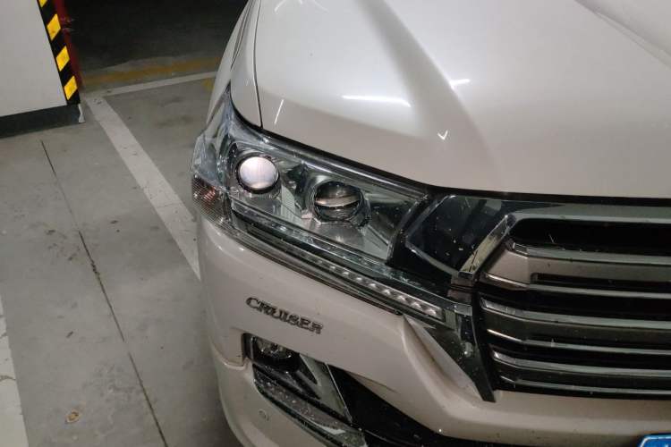 Used Toyota Land Cruiser  Right Front Headlight
