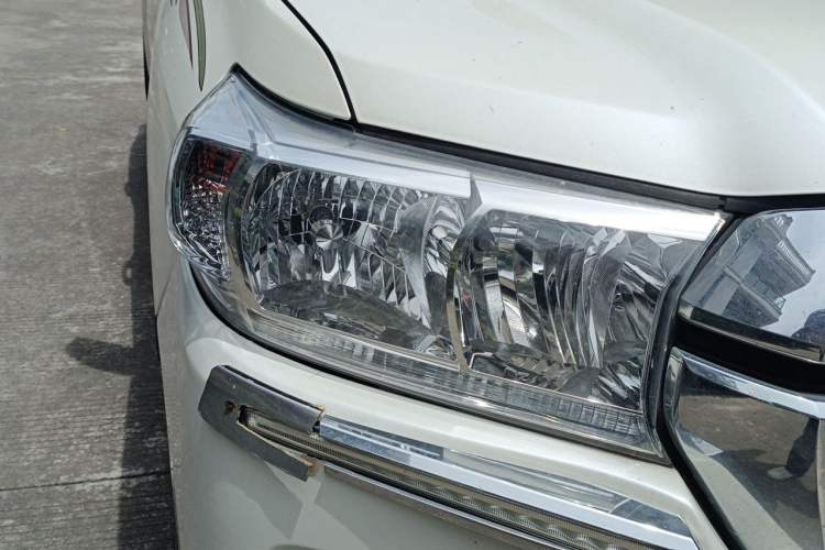 Used Toyota Land Cruiser  Right Front Headlight
