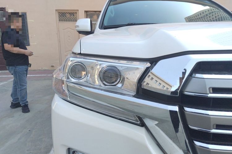 Used Toyota Land Cruiser  Right Front Headlight