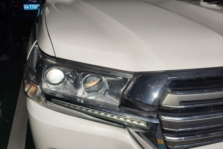 Used Toyota Land Cruiser  Right Front Headlight