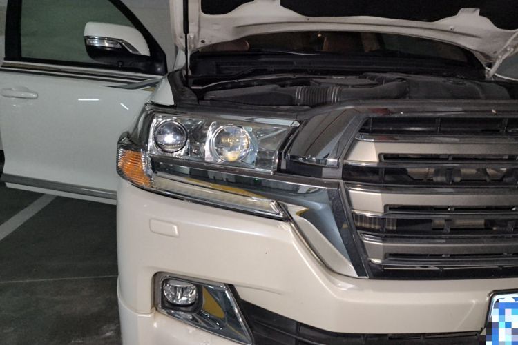 Used Toyota Land Cruiser  Right Front Headlight