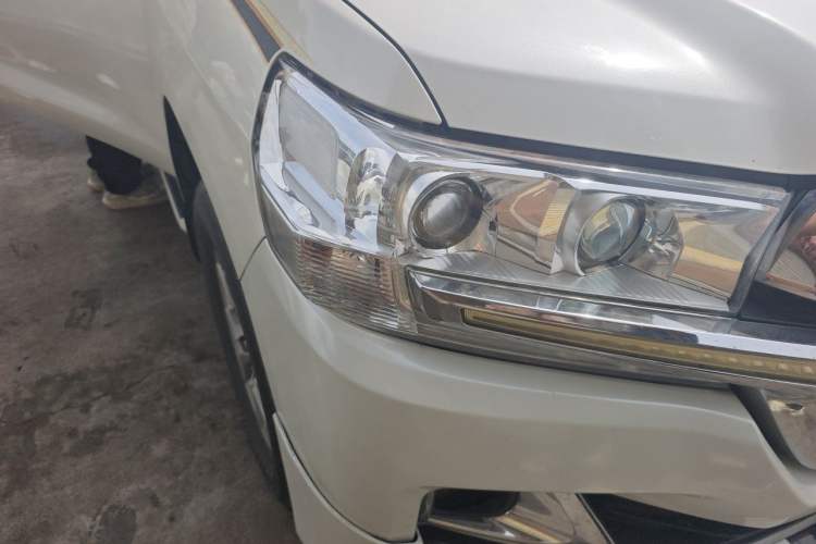 Used Toyota Land Cruiser  Right Front Headlight