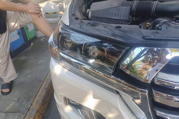 Used Toyota Land Cruiser  Right Front Headlight