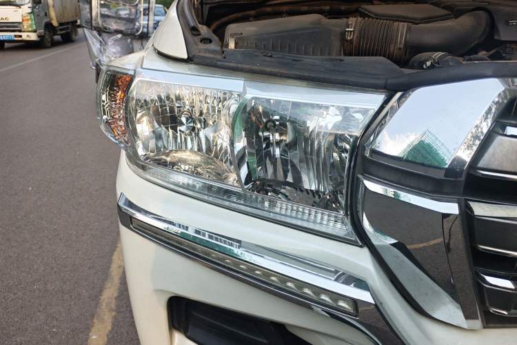 Used Toyota Land Cruiser 2018 4.0 Iron-Wheel Refrigerator Basic Version with No Electric Base Middle East Market Right Front Headlight