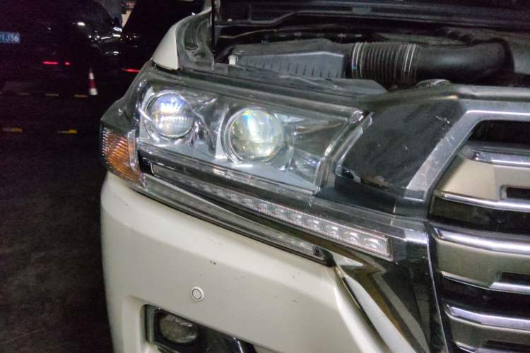Used Toyota Land Cruiser 2018 4.0L GX-R Gasoline 7-Seater Middle East Right Front Headlight