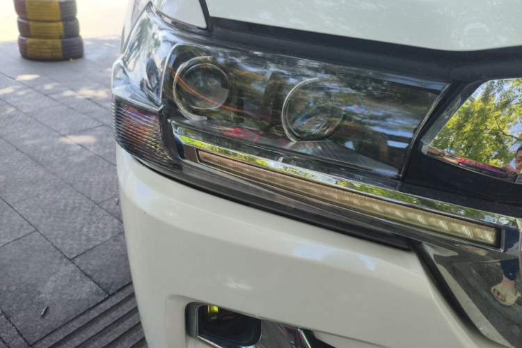 Used Toyota Land Cruiser  Right Front Headlight